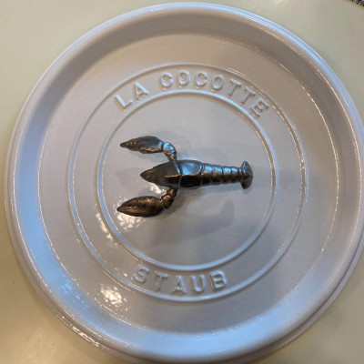 Núm Nắp Nồi Hình Tôm Staub