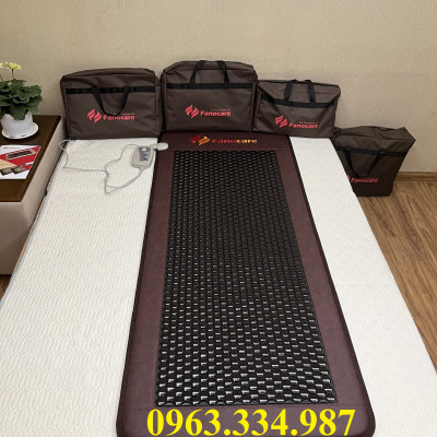 Thảm đá nhiệt nóng Fanocare KT 80x190x3.5cm C2500D lục giác đen (Tặng kèm 1 gối đá tourmaline)