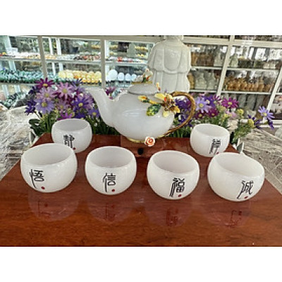 Bộ ấm trà chạm hoa hồng và ong đá bạch ngọc