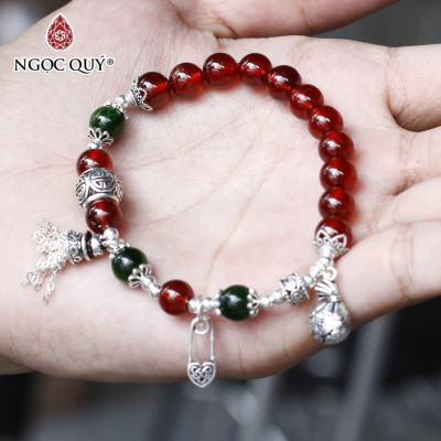 Vòng tay đá garnet ngọc hồng lựu AAA phối Diopside và charm bạc - Ngọc Quý Gemstones