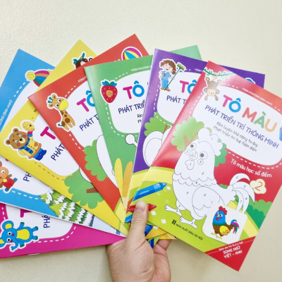 Tô màu phát triển trí thông minh - Tô màu song ngữ Anh - Việt (Túi 8 cuốn, dành cho trẻ 2 - 6 tuổi)