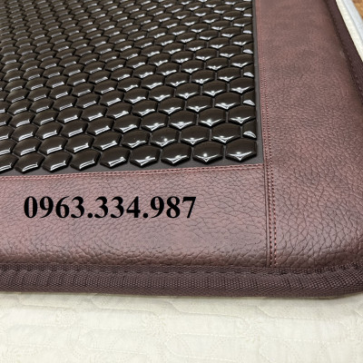 Thảm đá nhiệt nóng Fanocare KT 80x190x3.5cm C2500D lục giác đen (Tặng kèm 1 gối đá tourmaline)