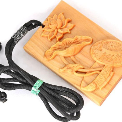 Vòng cổ mặt gỗ ngọc am khắc hình Hoa Sen MG103