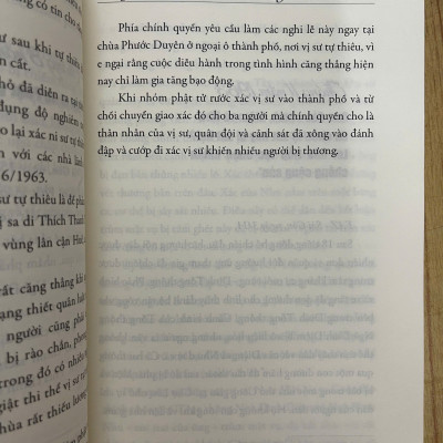 Combo Hồi Ký Nguyễn Thị Bình - Gia Đình, Bạn Bè Và Đất Nước (Bìa Mềm) + Thành Phố Hồ Chí Minh - Giờ Khắc Số 0 - Những Phóng Sự Về Kết Thúc Cuộc Chiến Tranh 30 Năm