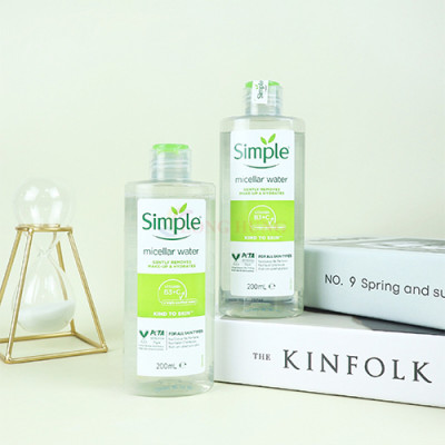 Nước tẩy trang Simple Micellar Water Gently Removes Make-up & Hydrates làm sạch và cấp ẩm cho da (200ml) - Hàng chính hãng