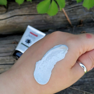 Sữa rửa mặt than hoạt tính Compliment 3in1 150ml 