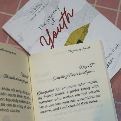 Combo 5 sách song ngữ Việt - Anh: Youth +  Summer + A Hug + Grow Up + Being Yourself