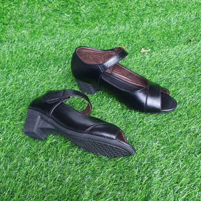 Giày nữ gót vuông 5cm hở mũi Trường Hải da bò màu đen CG145