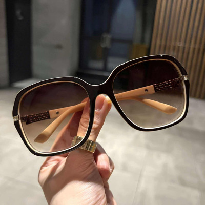 Kính râm/Kính mát nữ thời trang cao cấp thiết kế dáng trẻ trung, sành điệu + Tặng hộp đựng , khăn lau