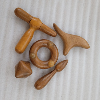 Combo 5 dụng cụ massage N H home bằng gỗ thơm.