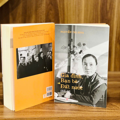 Combo Hồi Ký Nguyễn Thị Bình - Gia Đình, Bạn Bè Và Đất Nước (Bìa Mềm) + Bông Sen Vàng - Thời Niên Thiếu Của Chủ Tịch Hồ Chí Minh Dưới Ngòi Bút Sơn Tùng + Điệp Viên Hoàn Hảo X6 - Phạm Xuân Ẩn (First News)
