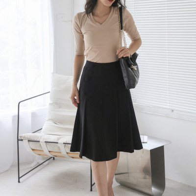 De Leah - Chân Váy Midi Xếp Li Cúc Bọc - Đen