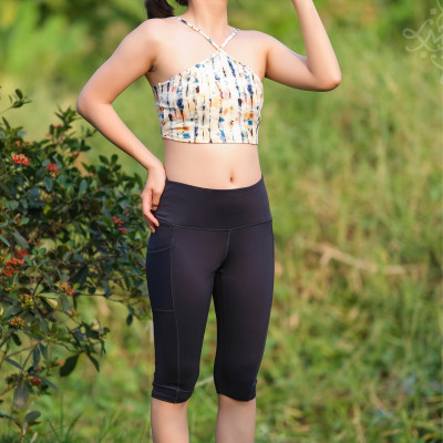 Bộ đồ thể thao LMcation - Áo ngực thể thao cổ yếm Sophie - Sọc đủ màu & Quần lửng thể thao trên gối túi 2 bên - Xanh đen