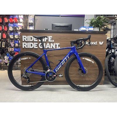 Xe đạp đua GIANT 2024 PROPEL ADV 1