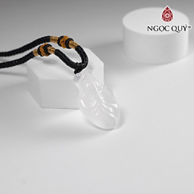 Mặt dây chuyền cá chép đá mã não trắng 19x33mm mệnh thủy, kim - Ngọc Quý Gemstones