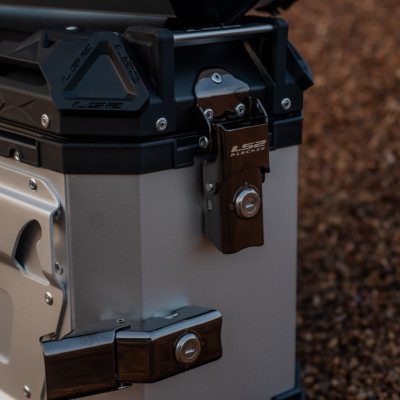 Thùng nhôm bên hông xe máy LS2