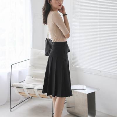 De Leah - Chân Váy Midi Xếp Li Cúc Bọc - Đen