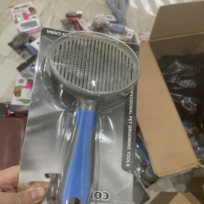 Lược Chải Lông Có Nút Bấm Dele - Màu Ngẫu Nhiên