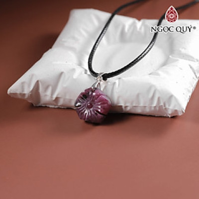 Mặt dây chuyền hoa 5 cánh đá ruby Nam Phi mệnh hỏa, thổ - Ngọc Quý Gemstones