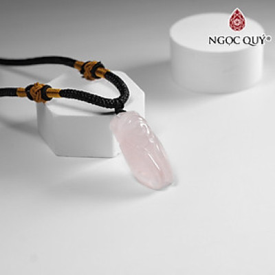Mặt dây chuyền ngọc thiền đá thạch anh hồng 13x31mm mệnh hỏa, thổ - Ngọc Quý Gemstones