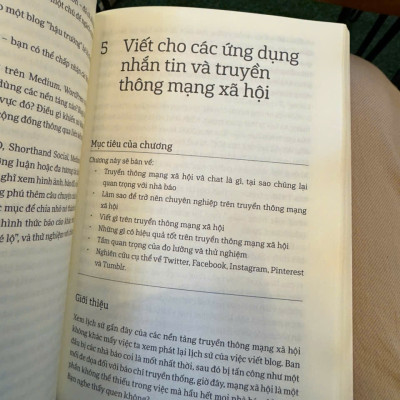 CẨM NANG BÁO CHÍ TRỰC TUYẾN: KỸ NĂNG SINH TỒN VÀ LỚN MẠNH TRONG KỶ NGUYÊN SỐ – Paul Bradshaw – Trịnh Ngọc Minh & Trinh Huy Nam dịch – NXB Trẻ