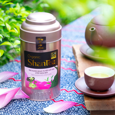 Trà Xanh Shan Tuyết Cổ Thụ Ướp Hoa Sen VHERBS Hộp 90G - Giúp An Thần, Ích Thận, Giảm Mỡ Máu, Đẹp Da, Chống Oxy Hóa