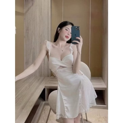 Váy Ngủ Lụa Quảng Châu Phối Ren Khoét Eo Xinh Xắn