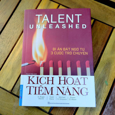 Sách - Kích Hoạt Tiềm Năng - Bí Ẩn Bất Ngờ Từ 3 Cuộc Trò Chuyện