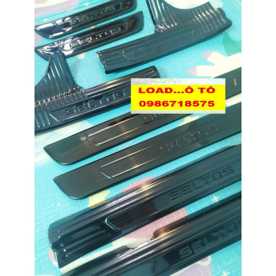 Ốp Bậc Cửa, Nẹp Bước Chân Trong, Ngoài Xe KIA Seltos 2022-2020 Vân Titan Cao Cấp