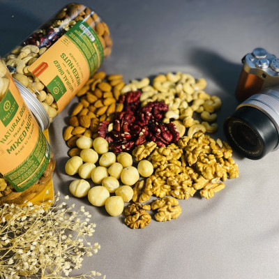 Mix nhân hạt cao cấp Thương Hiệu HOLINUT / Nhân óc chó vàng, nhân óc chó đỏ, nhân macca, hạt hạnh nhân, hạt điều - đóng gói 500gr