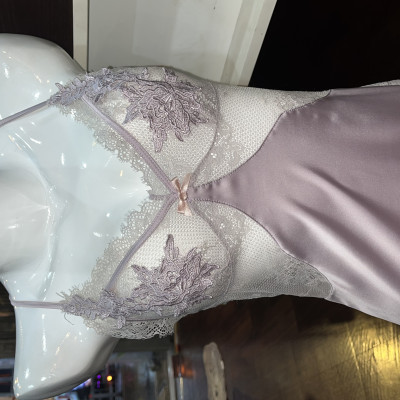 Váy Ngủ D152 Lụa Quảng Châu Phối Ren Hoa Không Mút Xinh Xắn